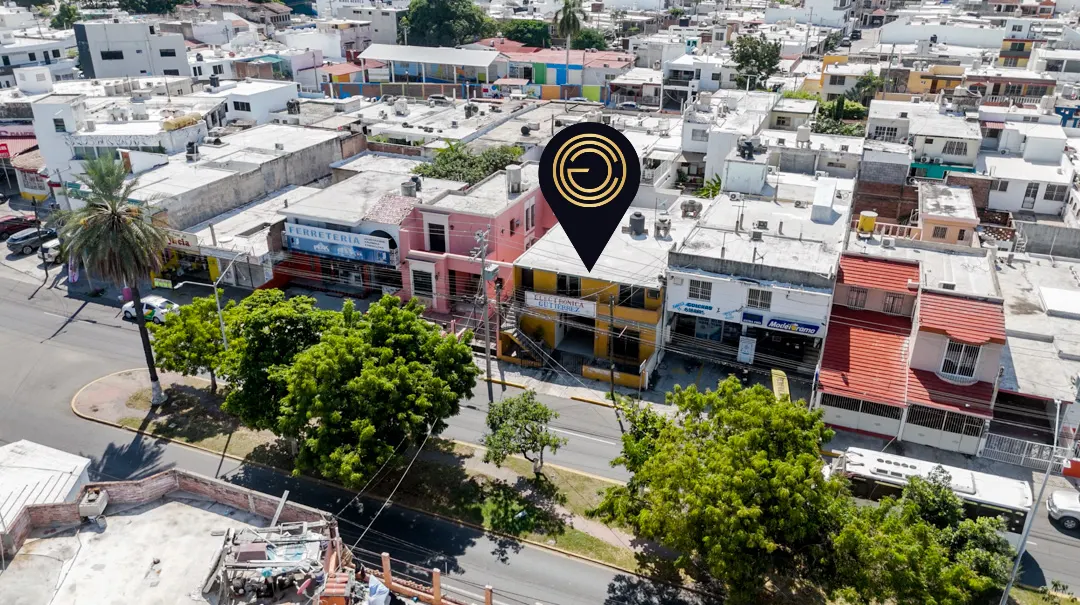 Zona comercial en Avenida Insurgentes, Mazatlán.